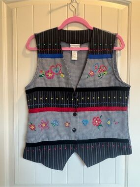 Vintage 90s granny core/ school teacher Embroidered Floral Patchwork Vest
